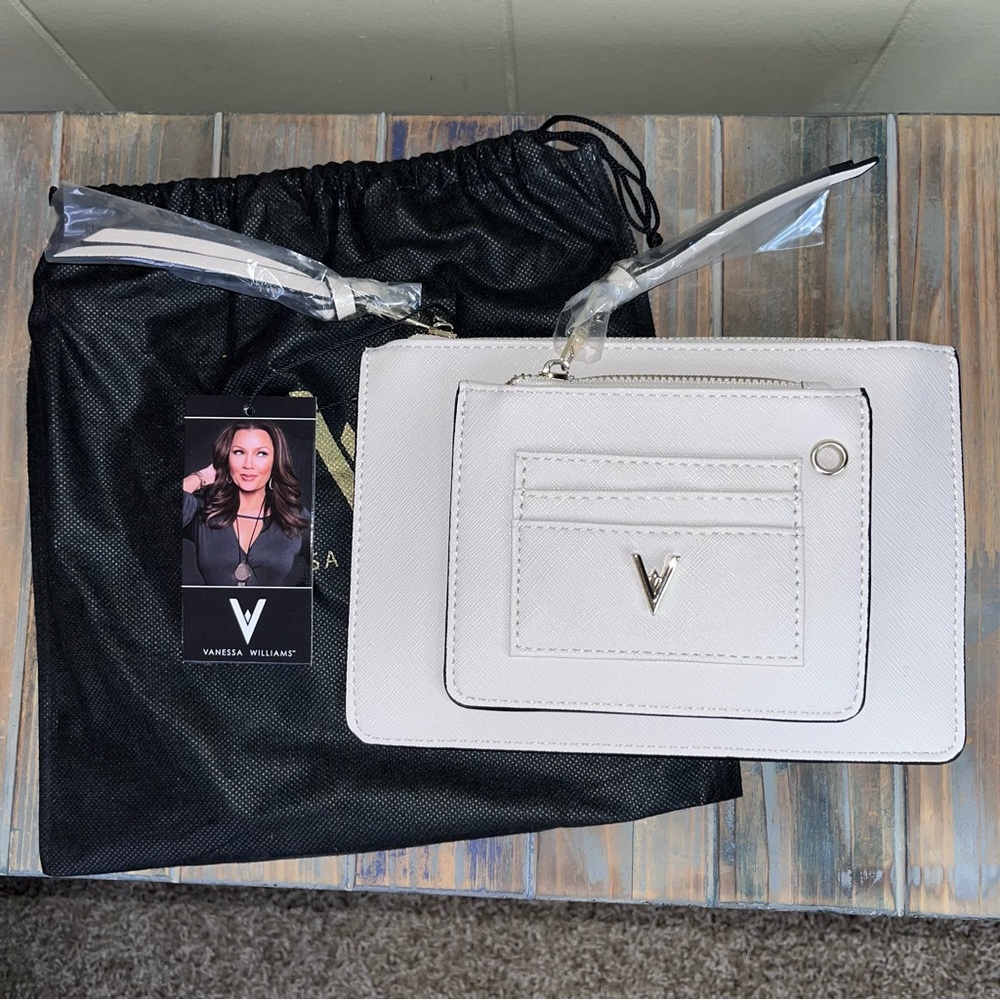VANESSA WILLIAMS Off White Lush Zip Pouch. NWT